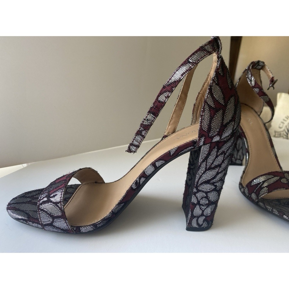 Merona Lulu Burgundy & Silver Floral Brocade Block Heel Sandal Shoes‎ Size 7.5